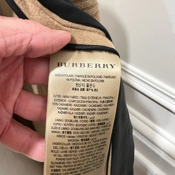 Burberry cashmere detachable shawl collar coat. Size 6 - Picture 9 of 17